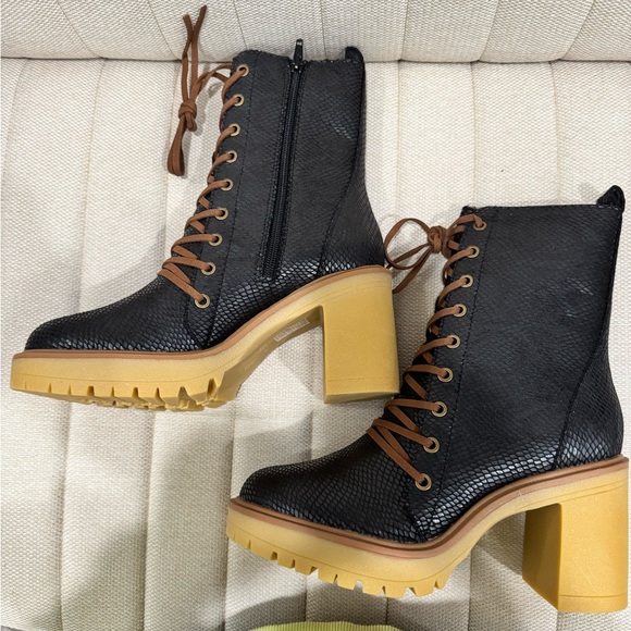 NWT Black and Tan Women's Platform boots size 9 - Picture 1 of 12